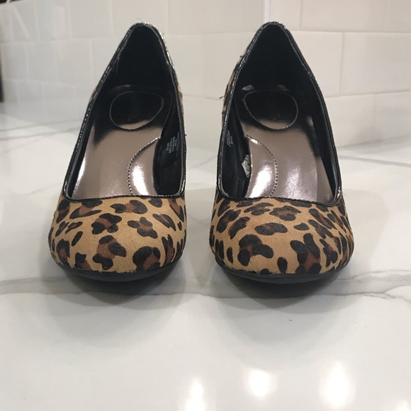 NWOT Faux Fur Cheetah Heels - Picture 4 of 8